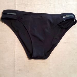NWOT Shade&Shore Med coverage black bikini bottoms. With two strap side detail